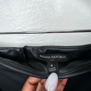 Banana Republic Black Vegan Leather A-line Midi Skirt - Size 6 - BRAND NEW